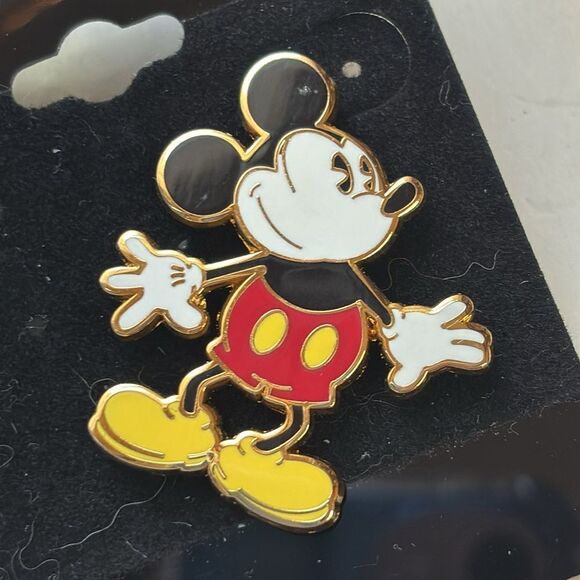 Rare Disney’s Collectible Mickey Mouse 2008 Official Trading Pin - Picture 2 of 5